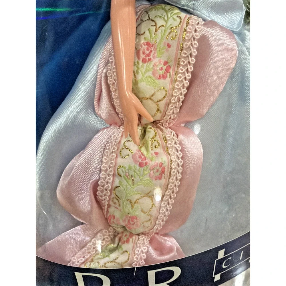 Disney Store Cinderella Royal Princess Series Doll NIB Light Up Case